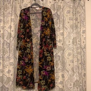 Like New LuLaRoe Sarah Black Floral Duster!
